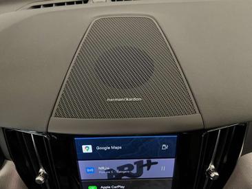 Volvo XC60 Plus — photo 17