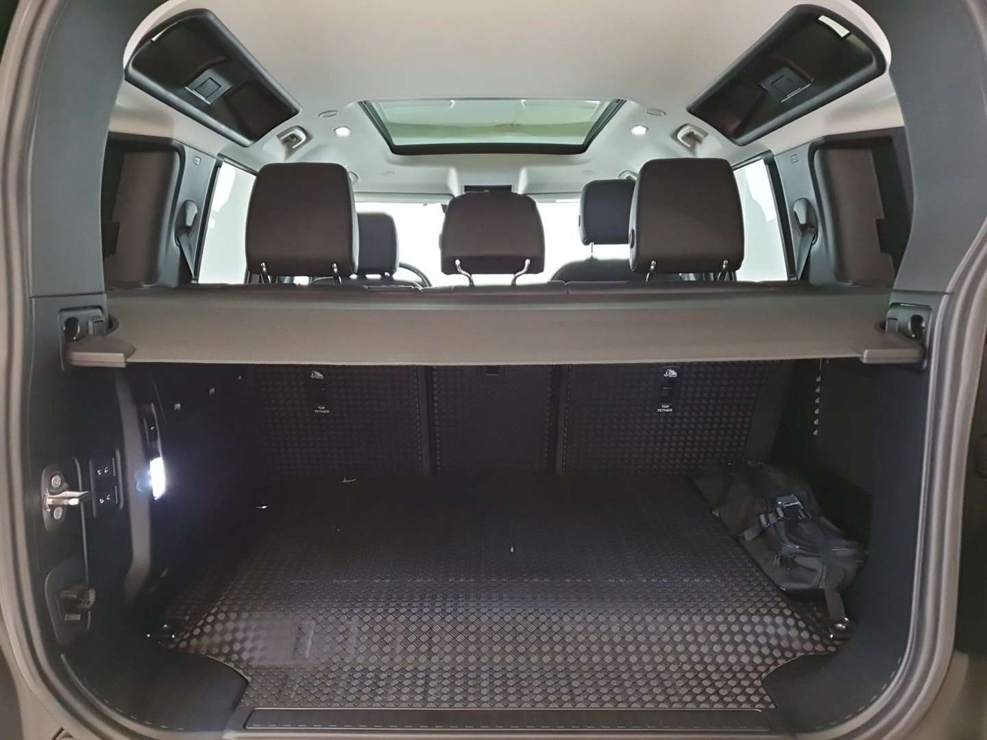 Land Rover Defender 110 XS P300e - 2023 - Joinsteer - #10