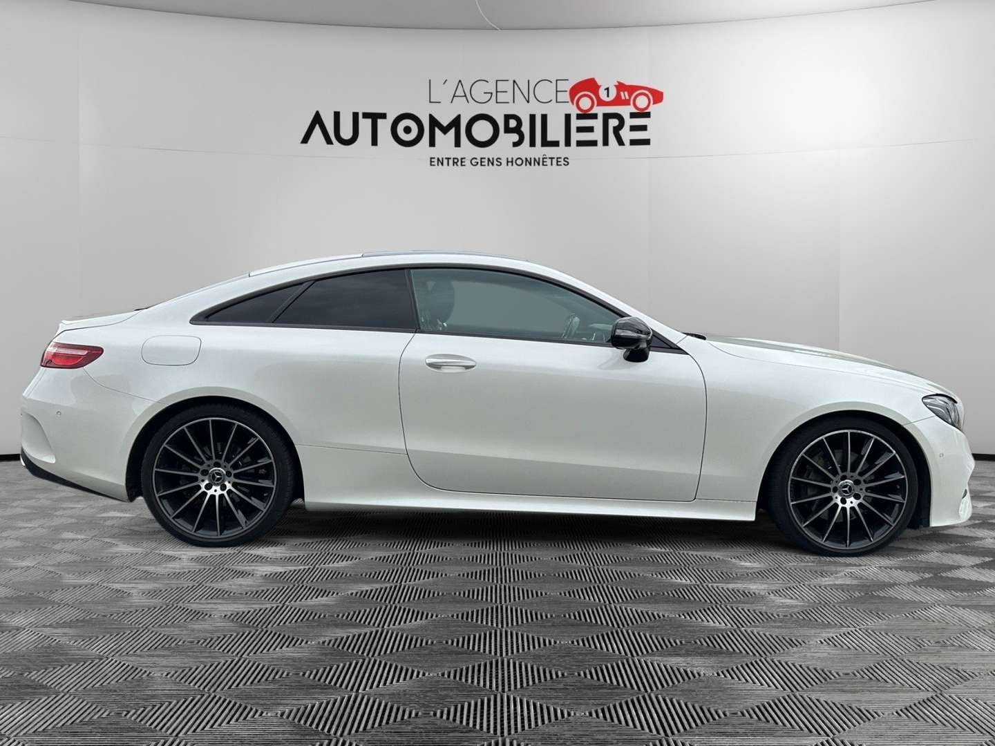Mercedes Classe E Coupé 220 AMG Line - 2019 - Joinsteer - #4