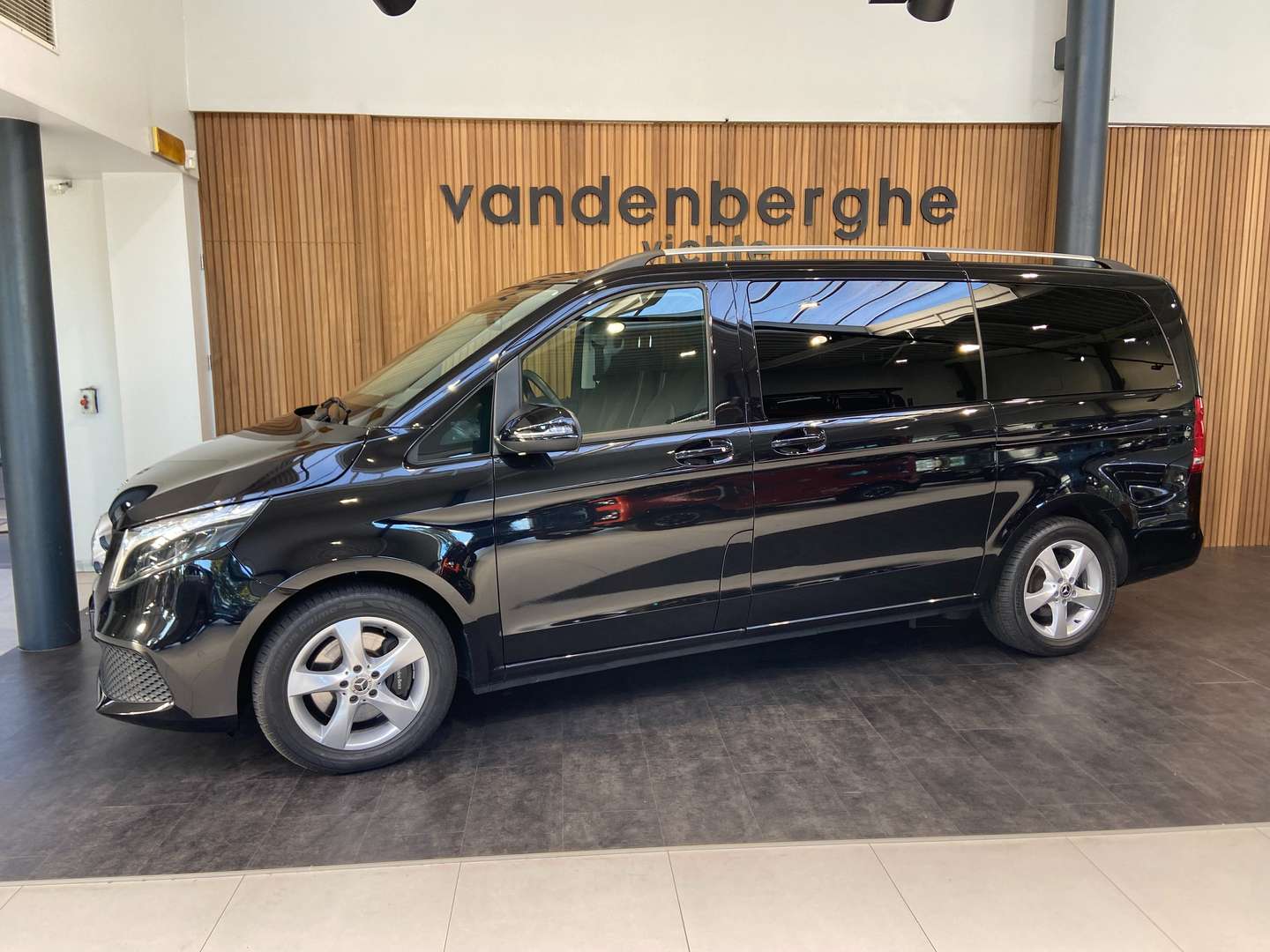 Mercedes V 220 2.5 Avantgarde - 2024 - Joinsteer - #2