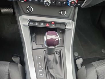 Audi Q3 S Line 40 TDI — photo 16
