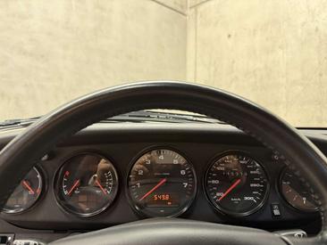 Porsche 993 Carrera Coupé — photo 26