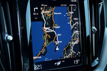 Volvo XC60 D4 R-Design — photo 9