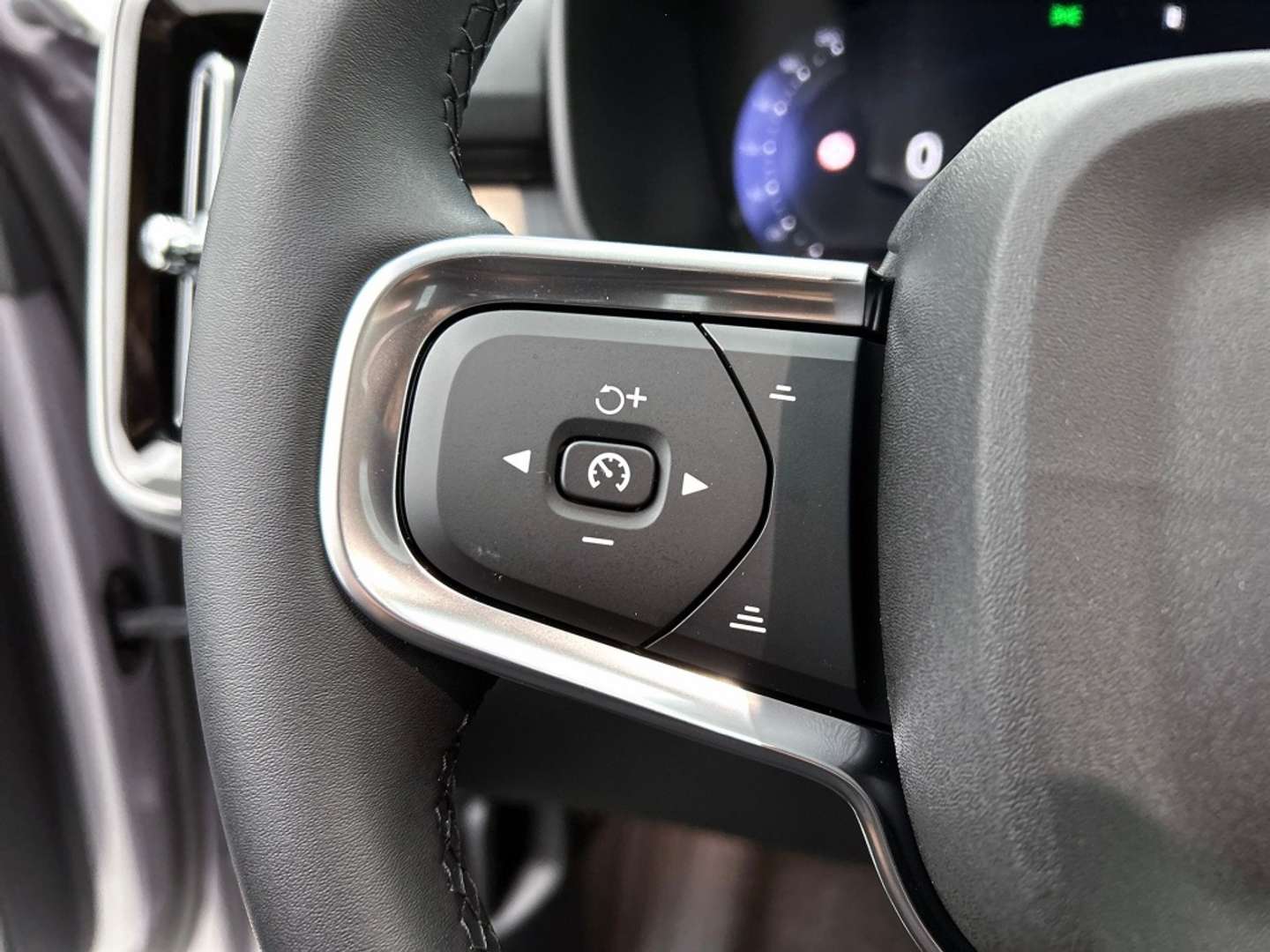 Volvo XC40 B3 Core - 2025 - Joinsteer - #6