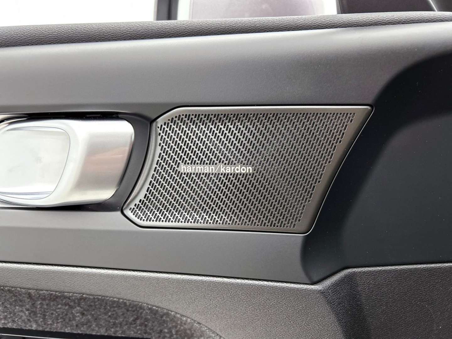 Volvo XC40 B3 Core - 2025 - Joinsteer - #14