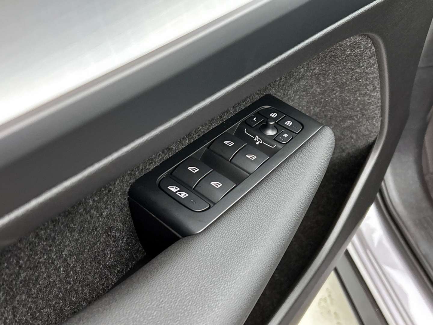 Volvo XC40 B3 Core - 2025 - Joinsteer - #15