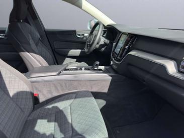 Volvo XC60 T6 Recharge Core — photo 8