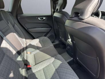 Volvo XC60 T6 Recharge Core — photo 9