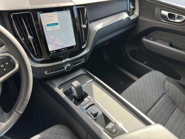 Volvo XC60 T6 Recharge Core — photo 13