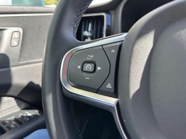 Volvo XC60 T6 Recharge Core — photo 22