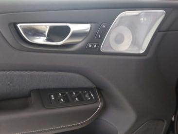 Volvo XC60 B5 Inscription — photo 10