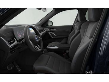 BMW IX1 M Sport — photo 3