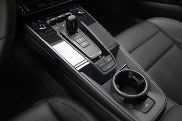 Porsche 992 I Carrera 4S — photo 17