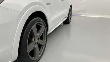 Porsche Cayenne III Platinum Edition E-Hybrid — photo 27