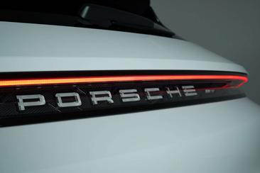 Porsche Taycan Cross Turismo 4 — photo 10