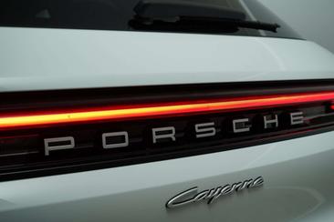 Porsche Cayenne III E-Hybrid — photo 11