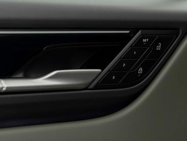 Porsche Macan Electrique 4 Electric — photo 30