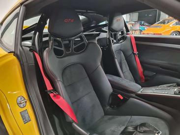 Porsche 718 Cayman GT4 — photo 14