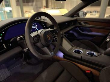 Porsche Taycan Turbo S — photo 8
