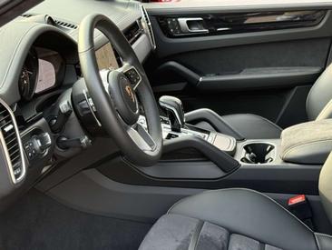 Porsche Cayenne III GTS Coupé — photo 8