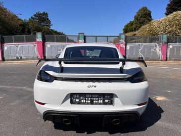 Porsche 718 Cayman GT4 — photo 5