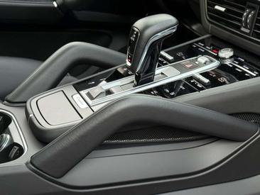 Porsche Cayenne III GTS Coupé — photo 16