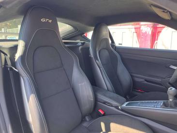 Porsche 718 Cayman GT4 — photo 13