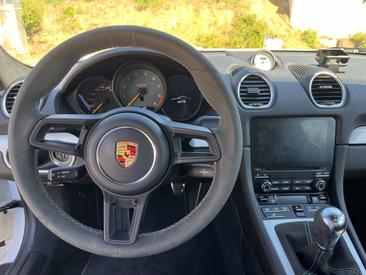Porsche 718 Cayman GT4 — photo 14