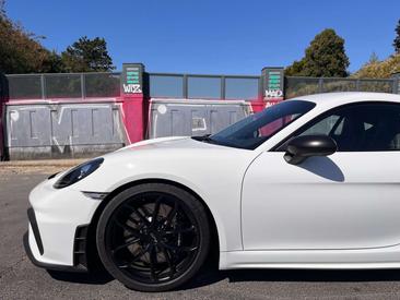 Porsche 718 Cayman GT4 — photo 27