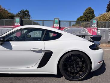 Porsche 718 Cayman GT4 — photo 28