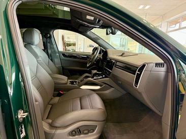 Porsche Cayenne III Turbo S E-Hybrid — photo 12