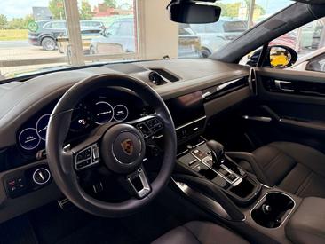 Porsche Cayenne III Turbo S E-Hybrid — photo 14
