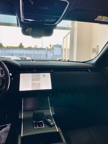 Land Rover Range Rover Velar R-Dynamic SE D200 — photo 11