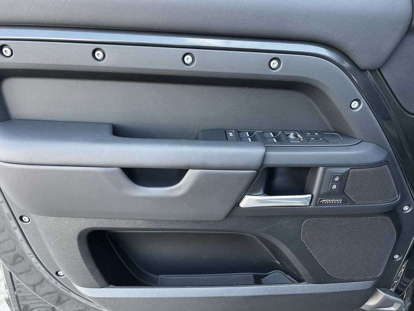 Land Rover Defender 110 D300 X-Dynamic HSE - 2025 - Joinsteer - #12