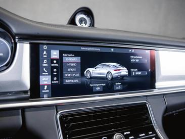 Porsche Panamera II Turbo S E-Hybrid — photo 38