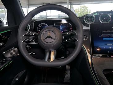 Mercedes GLC 200 AMG Line — photo 7