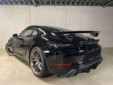 Porsche 718 Cayman GT4 — photo 2