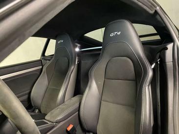 Porsche 718 Cayman GT4 — photo 9