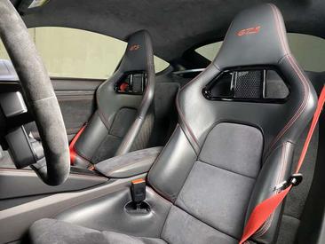 Porsche 718 Cayman GTS — photo 8