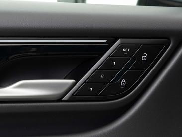 Porsche Macan Electrique Electric — photo 28