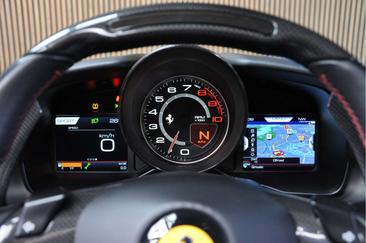 Ferrari F8 Spider — photo 15