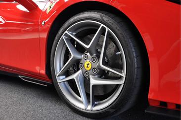 Ferrari F8 Spider — photo 34