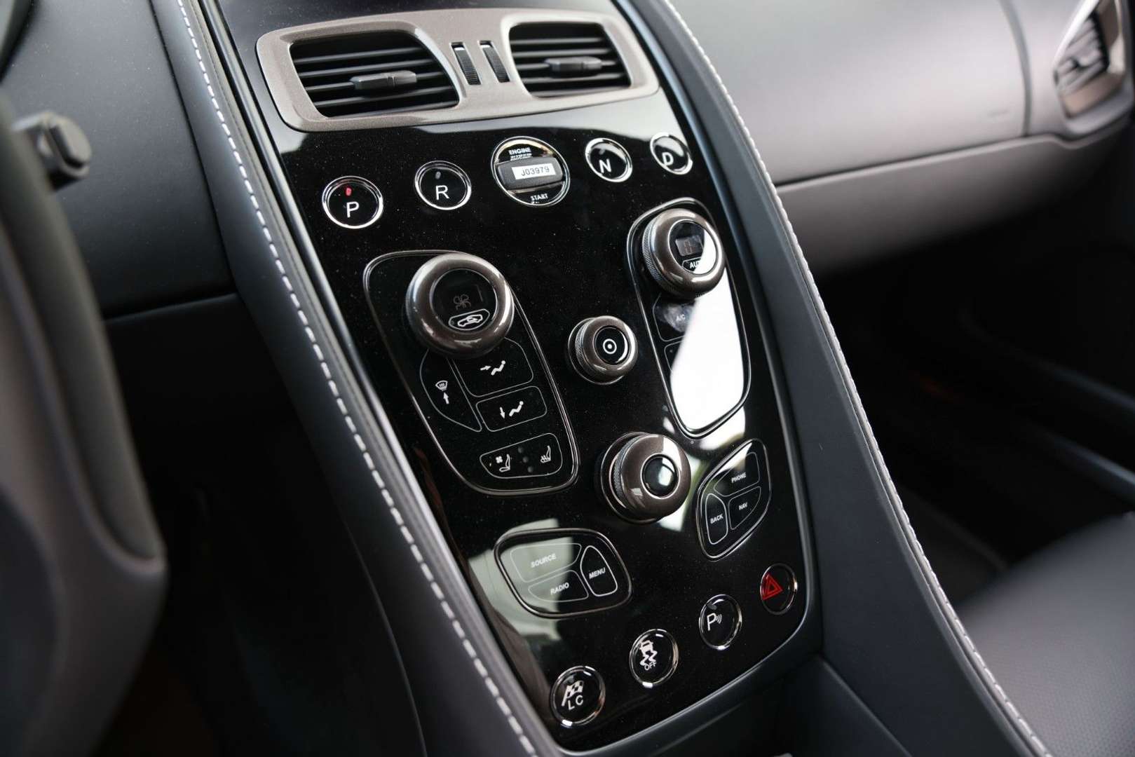 Aston Martin Vanquish S - 2018 - Joinsteer - #17