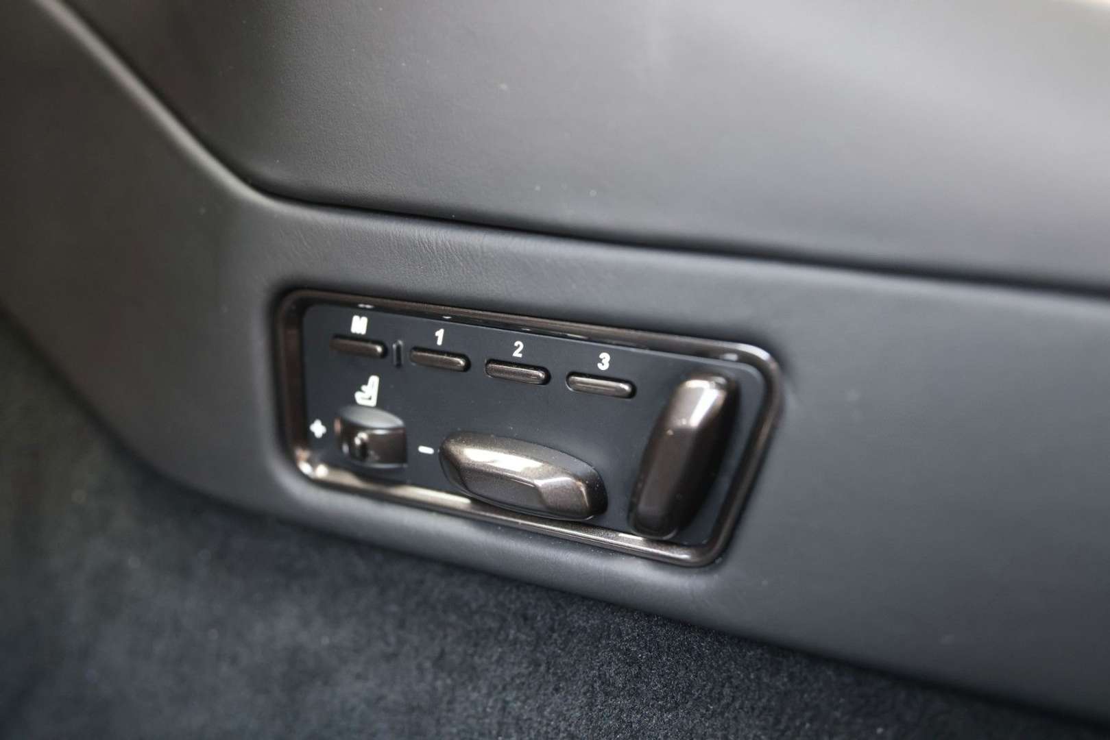 Aston Martin Vanquish S - 2018 - Joinsteer - #18