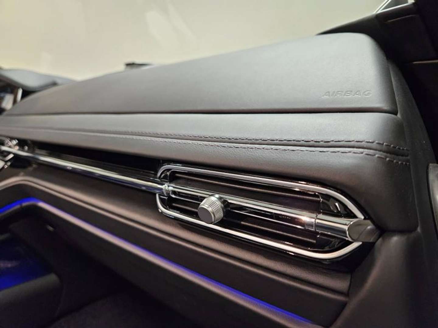 Aston Martin DB11 Volante V8 4.0 - 2025 - Joinsteer - #17