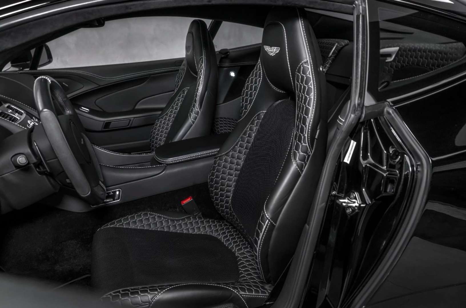 Aston Martin Vanquish 5.9 V12 Touchtronic II - 2013 - Joinsteer - #24