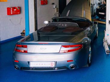 Aston Martin DB9 Coupe 6.0 V12 — photo 22