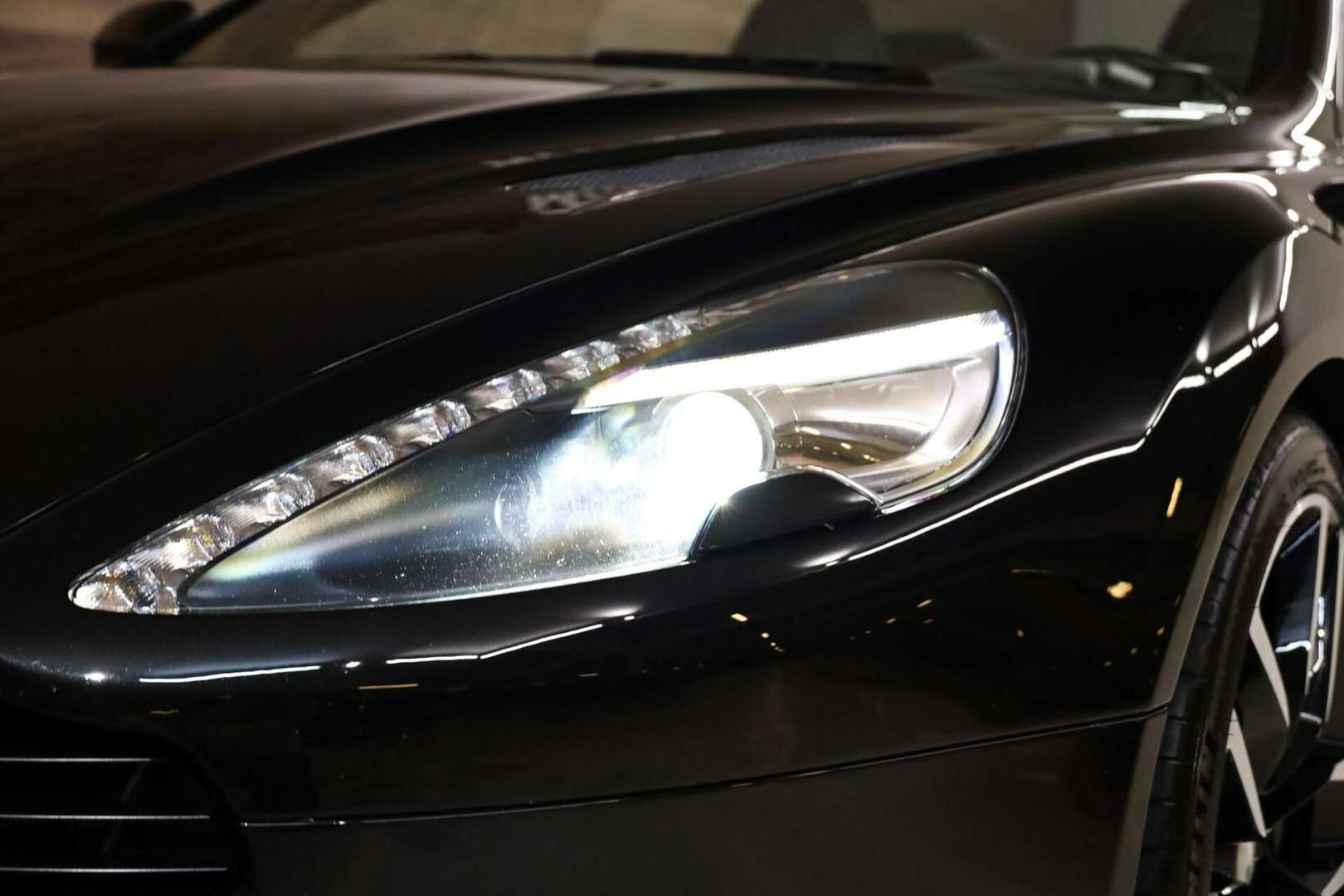 Aston Martin Vanquish Volante 6.0 V12 CarbonBlack - 2015 - Joinsteer - #21