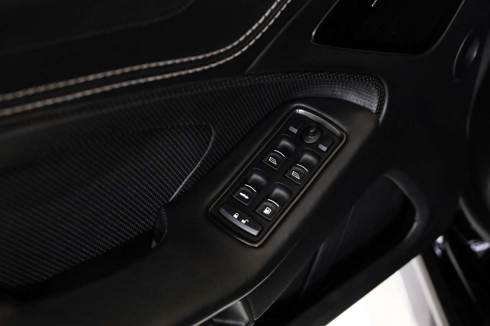 Aston Martin Vanquish Volante 6.0 V12 CarbonBlack - 2015 - Joinsteer - #31