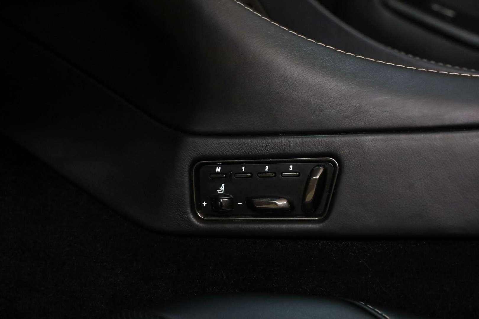 Aston Martin Vanquish Volante 6.0 V12 CarbonBlack - 2015 - Joinsteer - #32